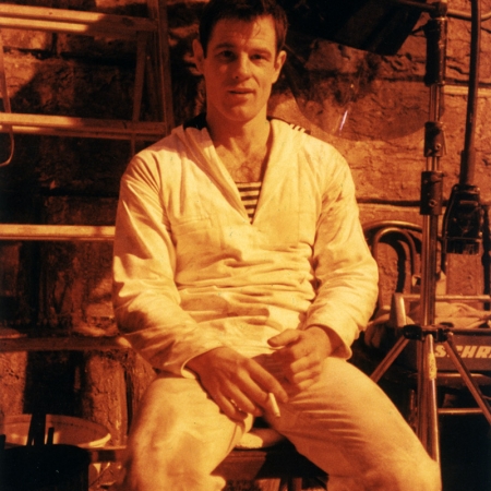 Brad Davis am Set von QUERELLE (BRD 1982)